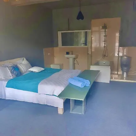 Millionswood Apartment *